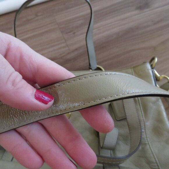 COACH Chelsea Taupe Tan Patent Leather Turnlock Shoulder Zip Up Tote Bag - Picture 12 of 15